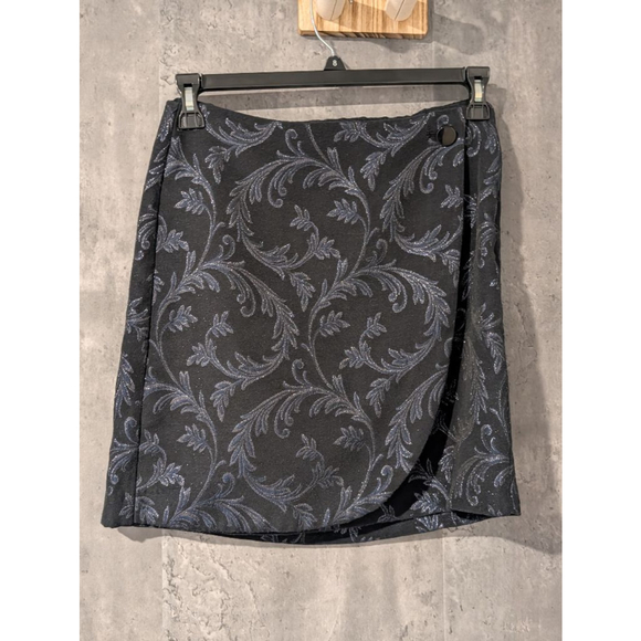 LOFT Dresses & Skirts - Women's LOFT Skirt Size 4 Black Blue Floral